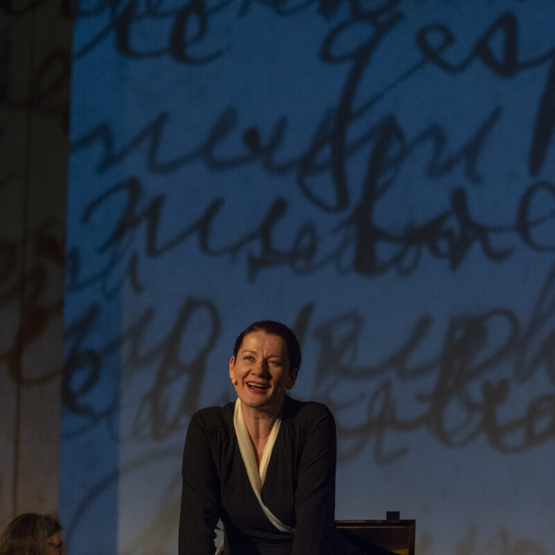 Anita Zieher als Lise Meitner