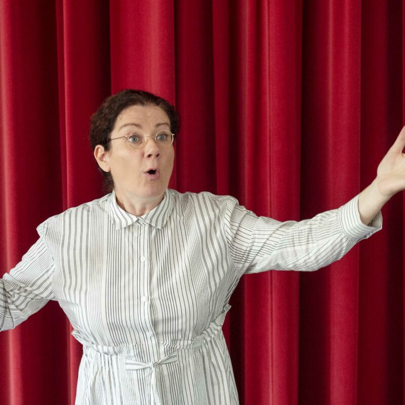 Anita Zieher als Emmy Noether