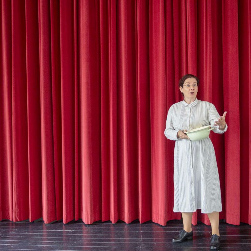 Anita Zieher als Emmy Noether