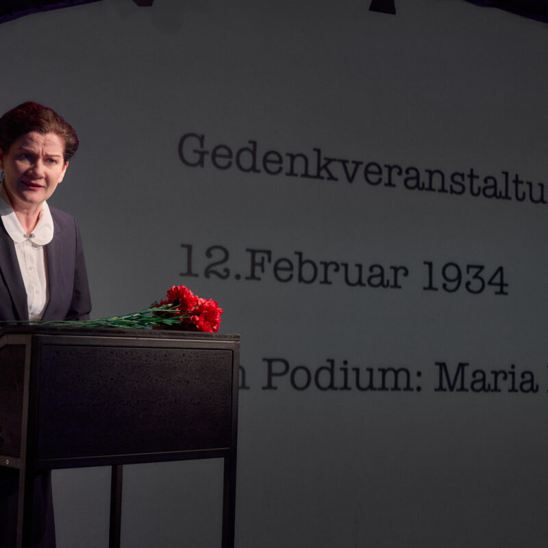 Anita Zieher als Maria Emhart