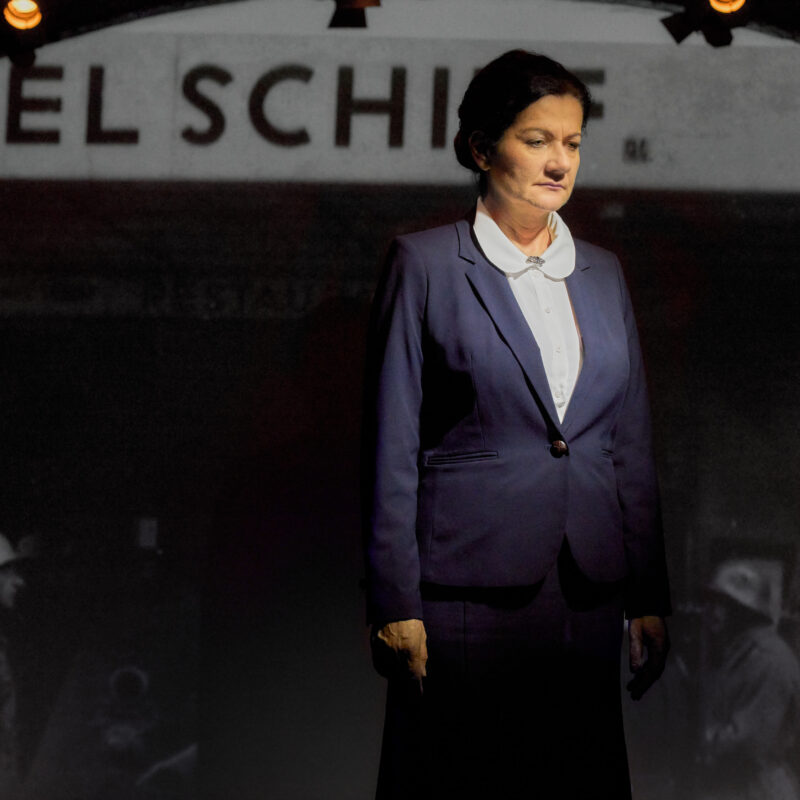 Anita Zieher als Maria Emhart