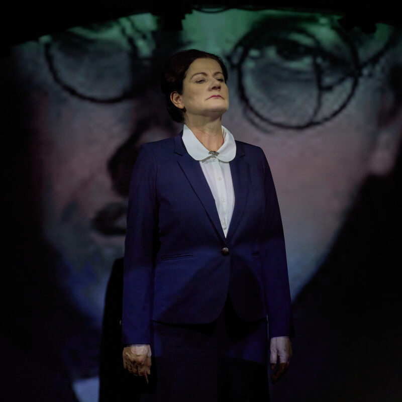 Anita Zieher als Maria Emhart